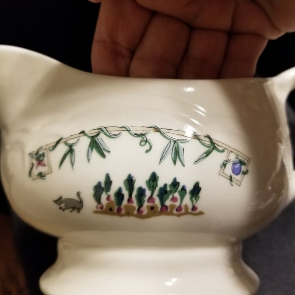 Vintage Pfaltzgraff Apple Valley Gravy Boat - Picture 2 of 6